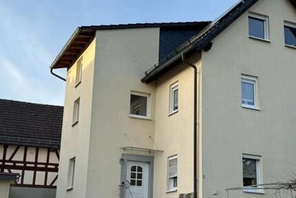 Haus Gladenbach - 7 Zimmer, 227 m&sup2;, 449.000&euro; | Angebot:26070836