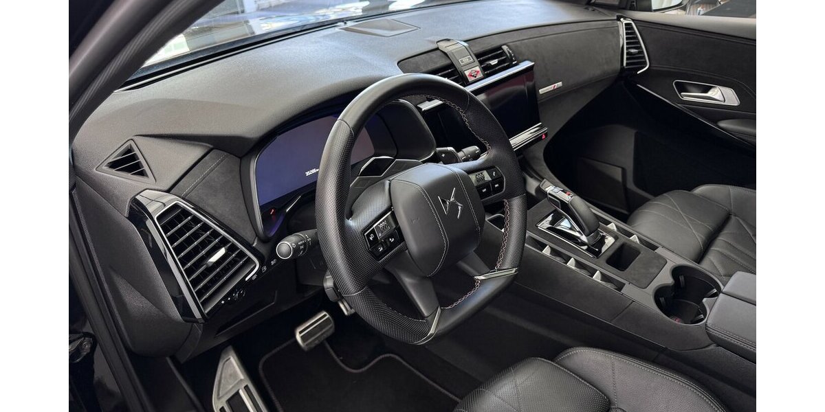 DS Automobiles DS7 Crossback 300 4x4 Performance Line+ Panodach 35.300 km 26.320 &euro; Lich 35423