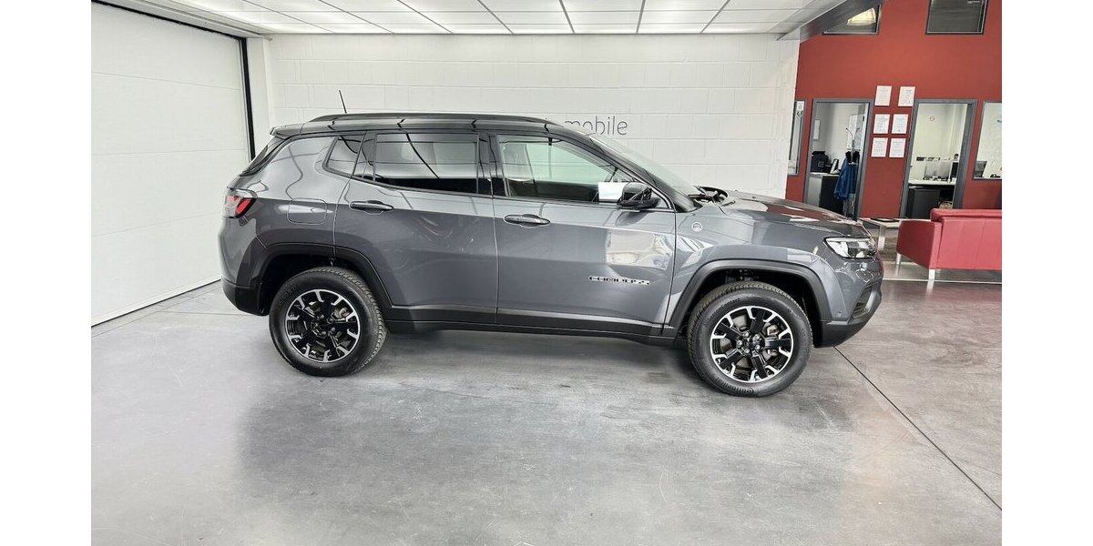Jeep Compass Trailhawk Plug-In Hybrid 4WD 1.Hand LED 27.100 km 25.890 &euro; Lich 35423