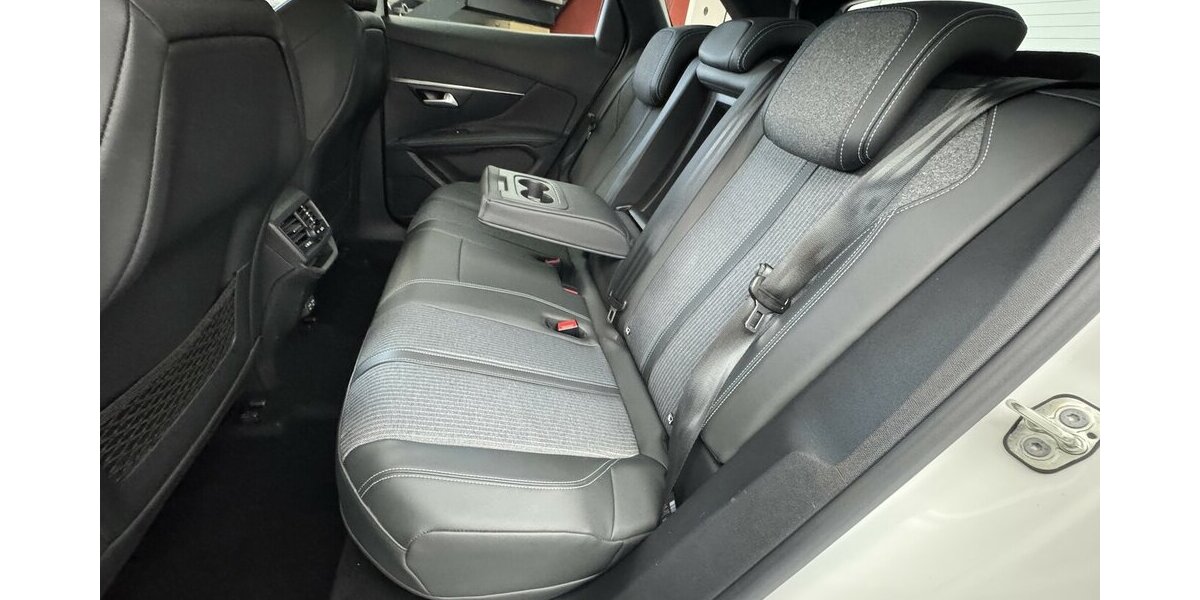 Peugeot 3008 1.6 225 Allure 1.Hand Plug-In Hybrid AHK 92.600 km 19.430 &euro; Lich 35423