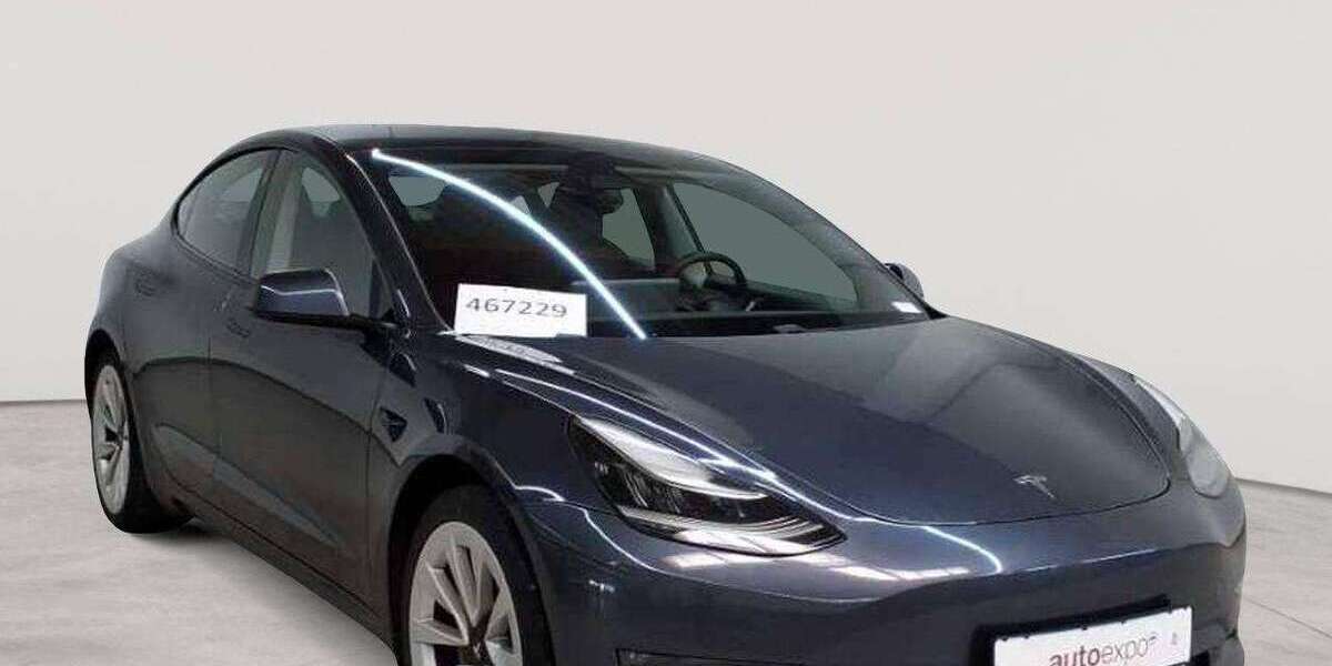 Tesla Model 3 124.682 km 21.990 &euro; Fernwald-Steinbach 35463