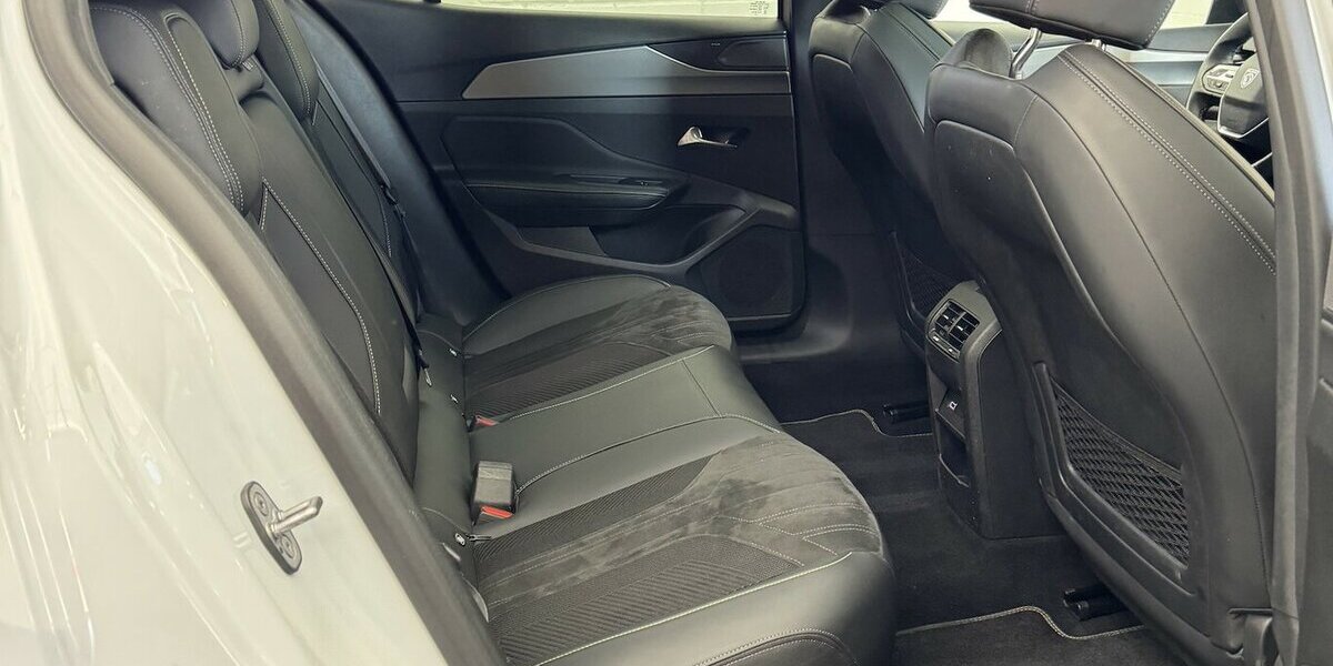 Peugeot 408 GT 130 PureTech EAT8 Focal Panodach 32.000 km 24.970 &euro; Lich 35423