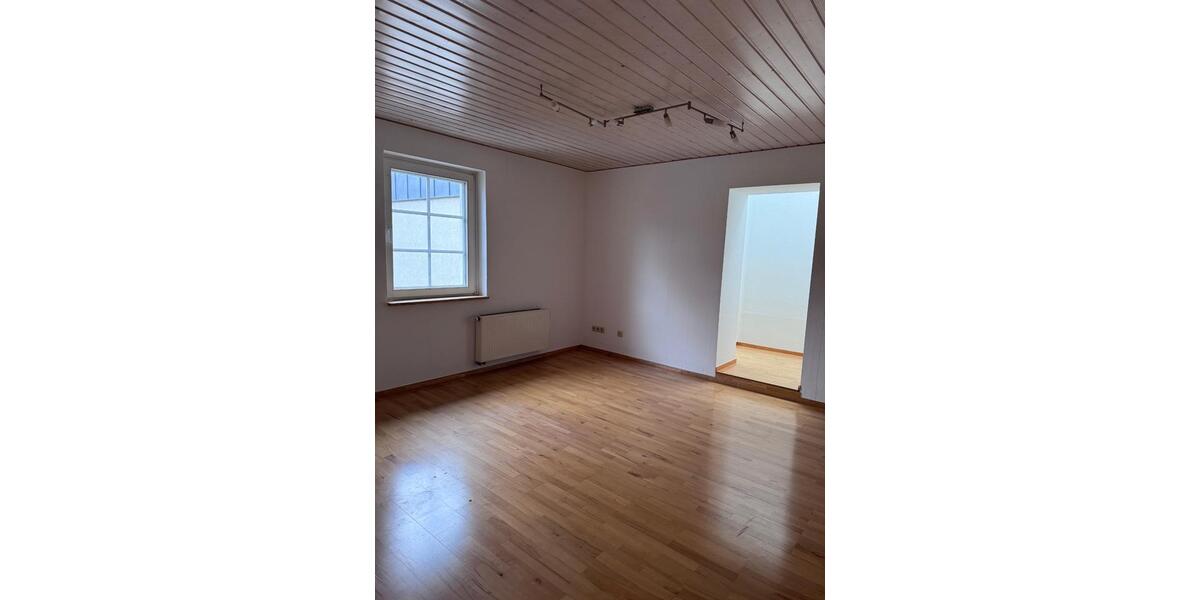 Etagenwohnung Sinn - 3 Zimmer, 96 m&sup2;, 870&euro; | Angebot:25542861