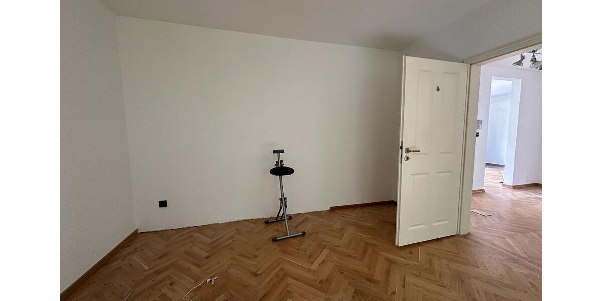 Etagenwohnung Ehringshausen - 3 Zimmer, 103 m&sup2;, 1.050&euro; | Angebot:25416527