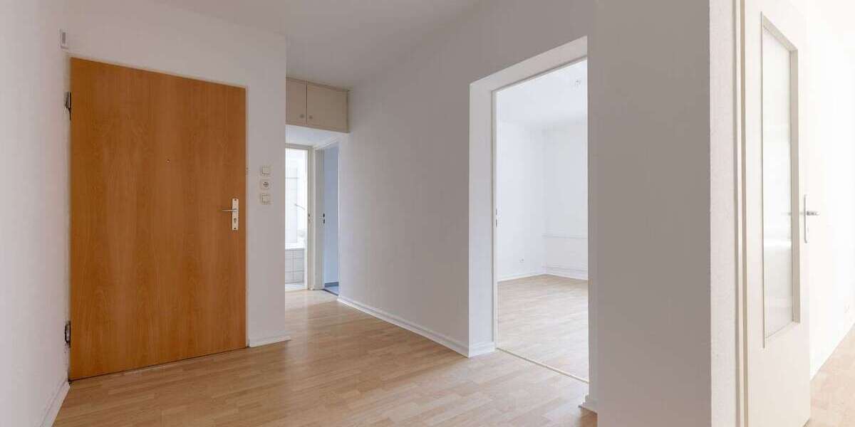 Etagenwohnung Gießen - 2 Zimmer, 65 m&sup2;, 990&euro; | Angebot:26002585