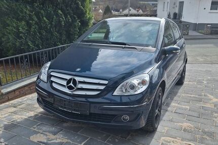Mercedes-Benz 200 106.000 km 4.900 &euro; Wetzlar 35581