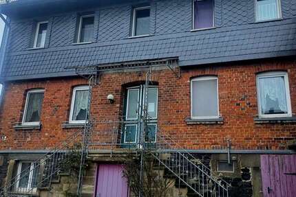 Haus Ebsdorfergrund - 7 Zimmer, 200 m&sup2;, 280.000&euro; | Angebot:24210886