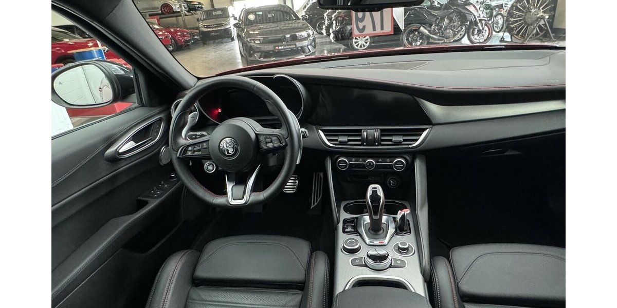 Alfa Romeo Giulia Competizione Q4 Turbo CarPlay Kamera 8.960 km 36.220 &euro; Lich 35423