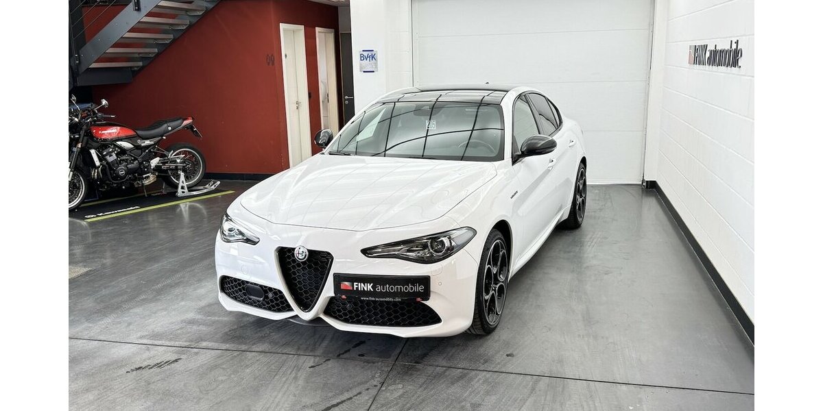 Alfa Romeo Giulia 2.0 Veloce Q4 Turbo Panoramadach Xenon 43.300 km 32.540 &euro; Lich 35423