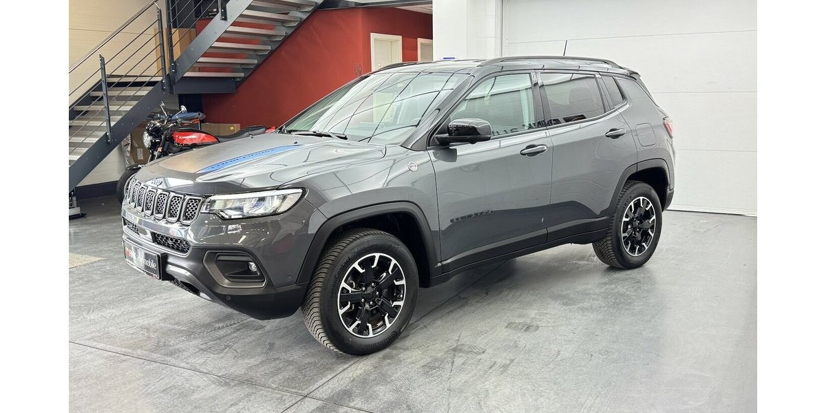 Jeep Compass Trailhawk Plug-In Hybrid 4WD 1.Hand LED 27.100 km 25.890 &euro; Lich 35423