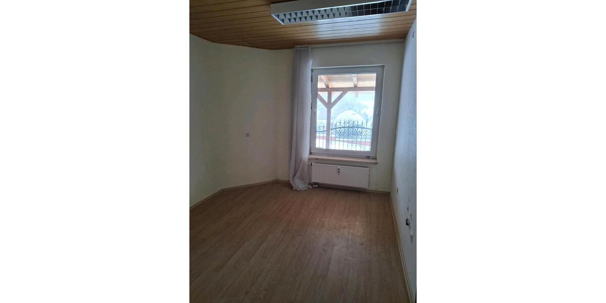 Etagenwohnung Gladenbach - 3 Zimmer, 80 m&sup2;, 650&euro; | Angebot:25994555