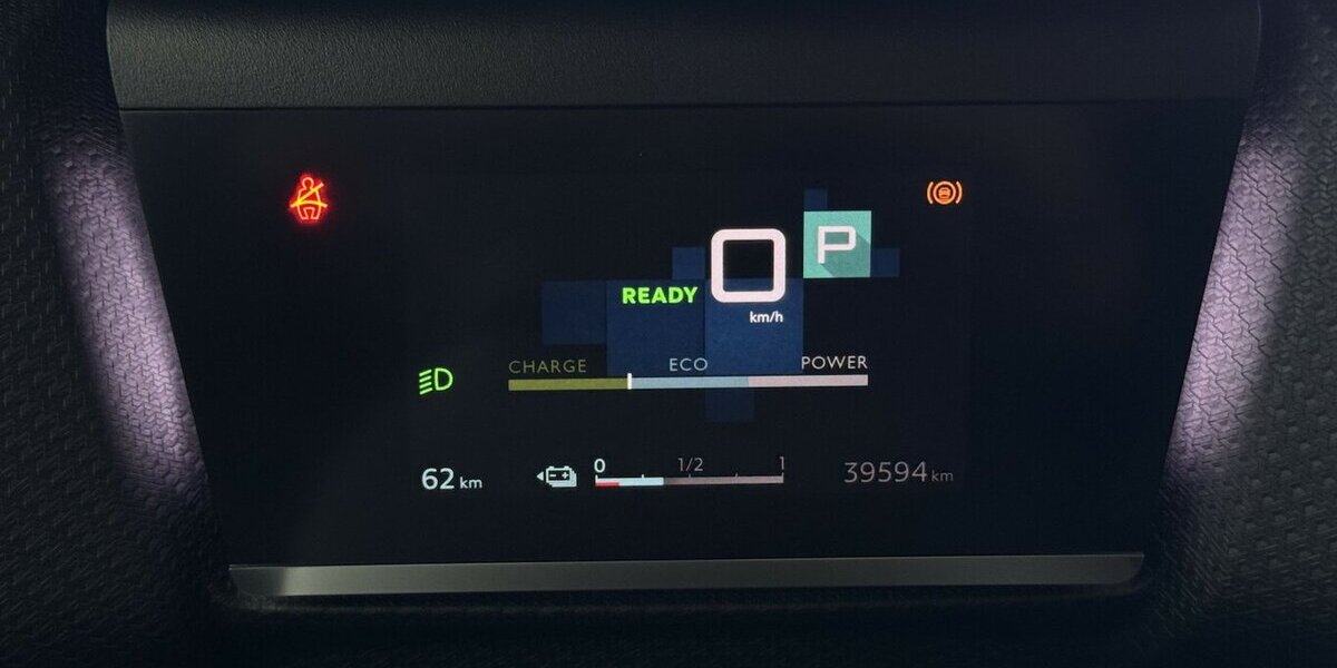 Citroen e-C4 e- 136 Shine 50 KWh LED CARPLAY 43.800 km 16.570 &euro; Lich 35423