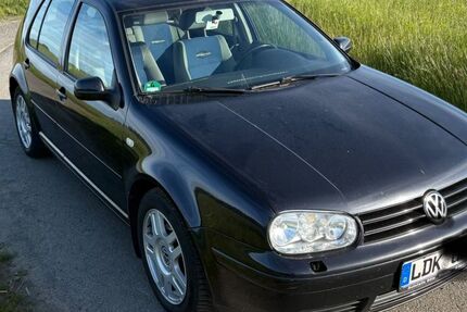 VW Golf 275.000 km 599 &euro; Schöffengrund 35641