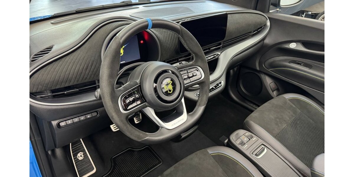 Fiat 500e Abarth Cabrio Scorpionissima TURISMO 42 kWh 23.700 km 26.620 &euro; Lich 35423