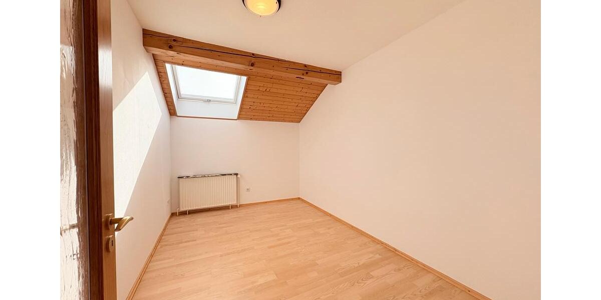 Dachgeschoßwohnung Weimar (Lahn) - 3 Zimmer, 115 m&sup2;, 1.035&euro; | Angebot:25636449