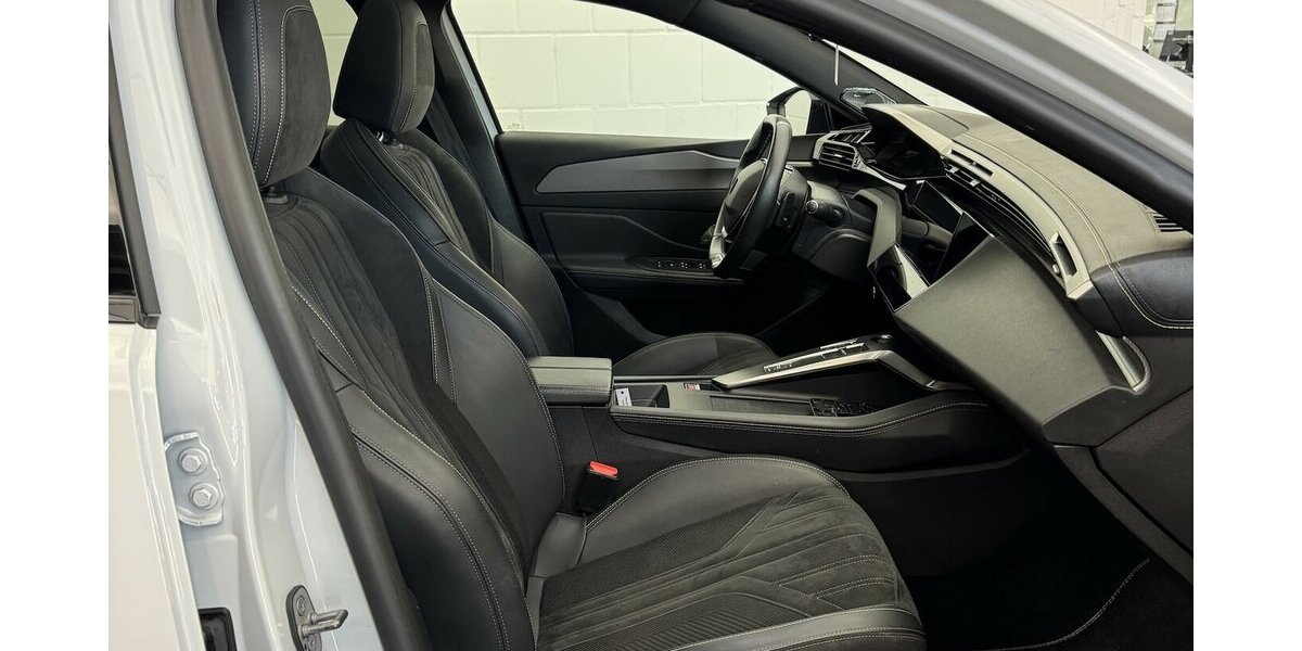 Peugeot 408 GT 130 PureTech EAT8 Focal Panodach 32.000 km 24.970 &euro; Lich 35423