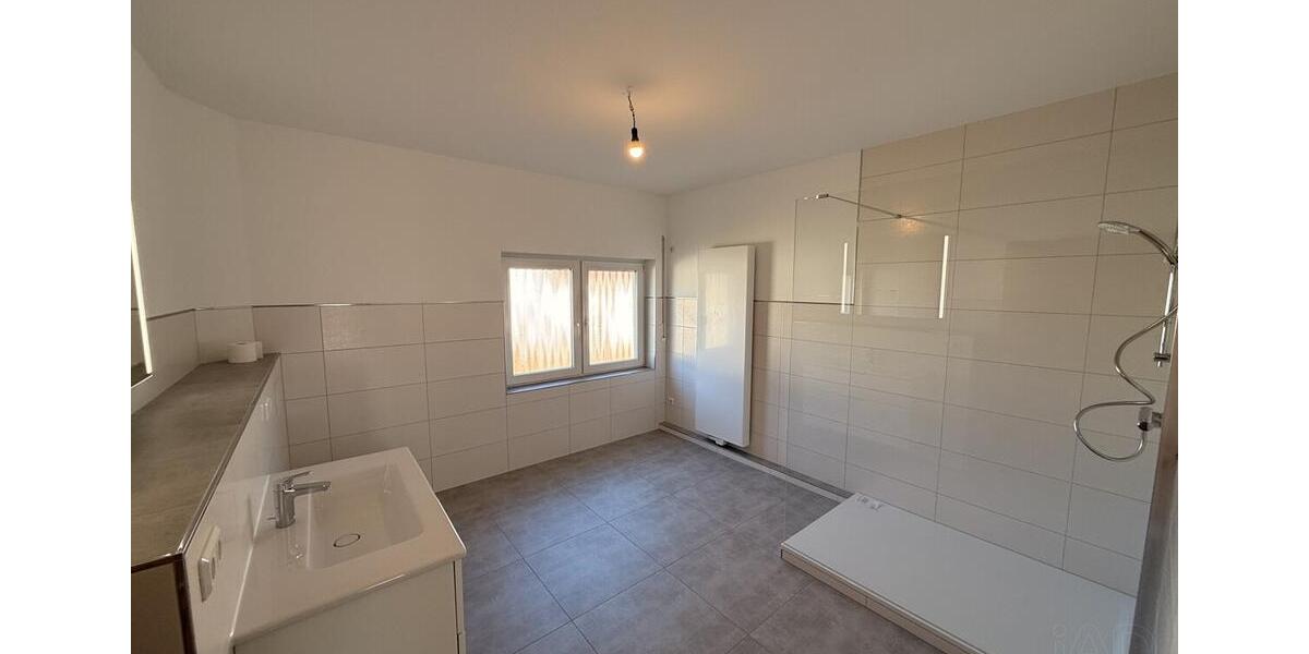 Etagenwohnung Gladenbach - 4 Zimmer, 120 m&sup2;, 990&euro; | Angebot:25327573