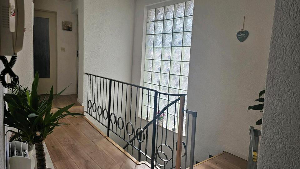 Mehrfamilienhaus, Wohnhaus Lich - 9 Zimmer, 160 m&sup2;, 330.000&euro; | Angebot:25876197