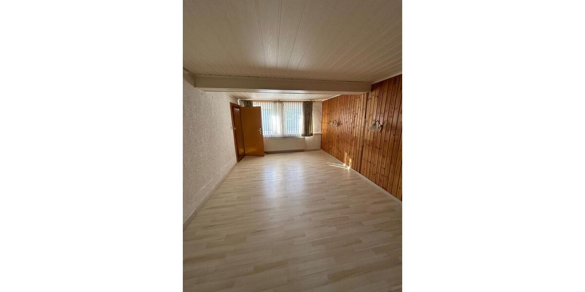 Einfamilienhaus Sinn - 7 Zimmer, 121 m&sup2;, 119.000&euro; | Angebot:25979739