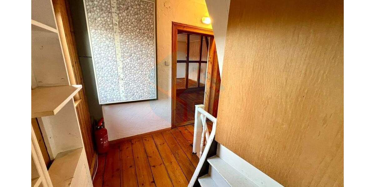 Einfamilienhaus Butzbach / Hoch-Weisel Hoch-Weisel - 5 Zimmer, 129 m&sup2;, 179.000&euro; | Angebot:25734438