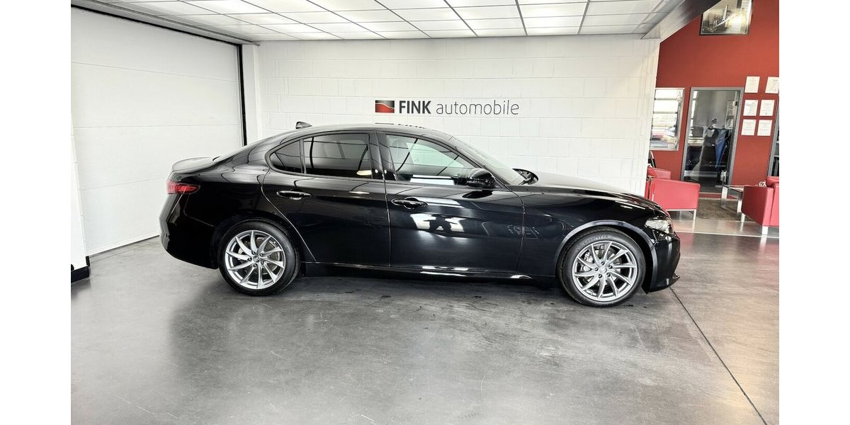 Alfa Romeo Giulia 2.0 Sprint Turbo 16V Xenon Leder Carplay 23.400 km 27.940 &euro; Lich 35423