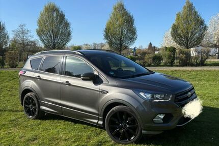 Ford Kuga 97.000 km 15.755 &euro; EBSDORFERGRUND 35085