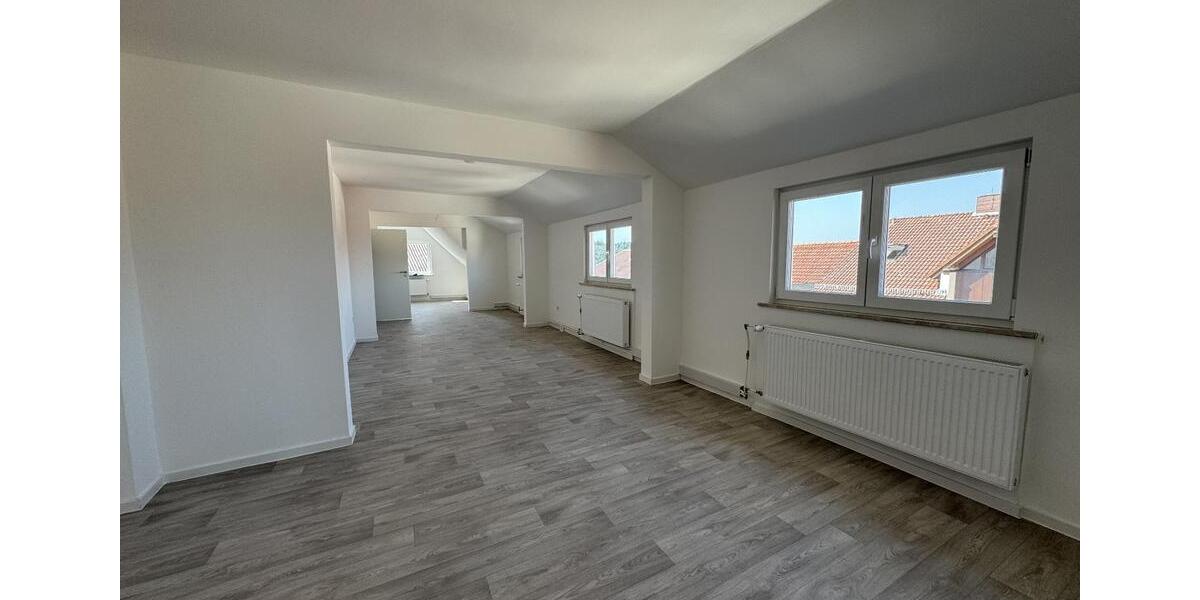 Dachgeschoßwohnung Homberg (Ohm) - 4 Zimmer, 117 m&sup2;, 1.100&euro; | Angebot:24878845