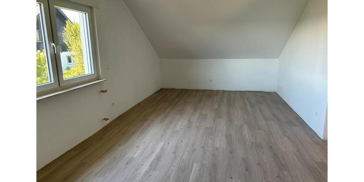 Dachgeschoßwohnung Wettenberg - 2.5 Zimmer, 80 m&sup2;, 850&euro; | Angebot:26636086