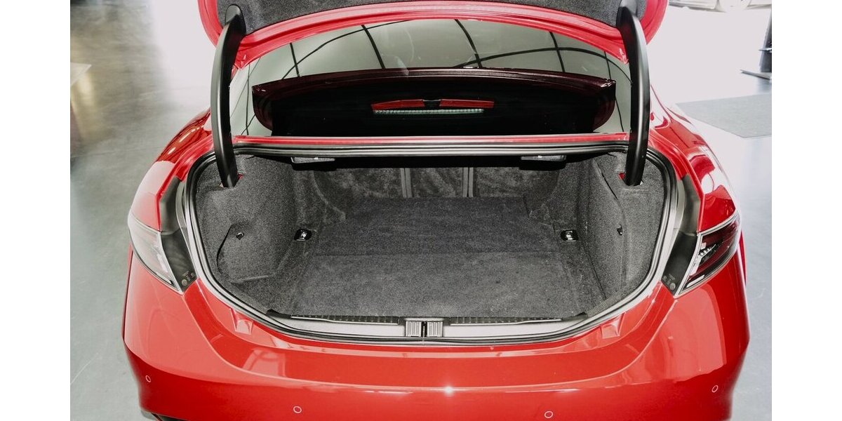 Alfa Romeo Giulia 2.0 Competizione Q4 Turbo Panoramadach 14.303 km 37.985 &euro; Lich 35423