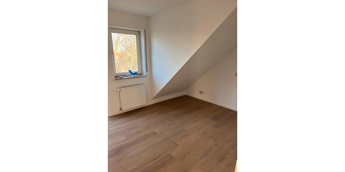 Dachgeschoßwohnung Butzbach - 4 Zimmer, 76 m&sup2;, 1.220&euro; | Angebot:25639563