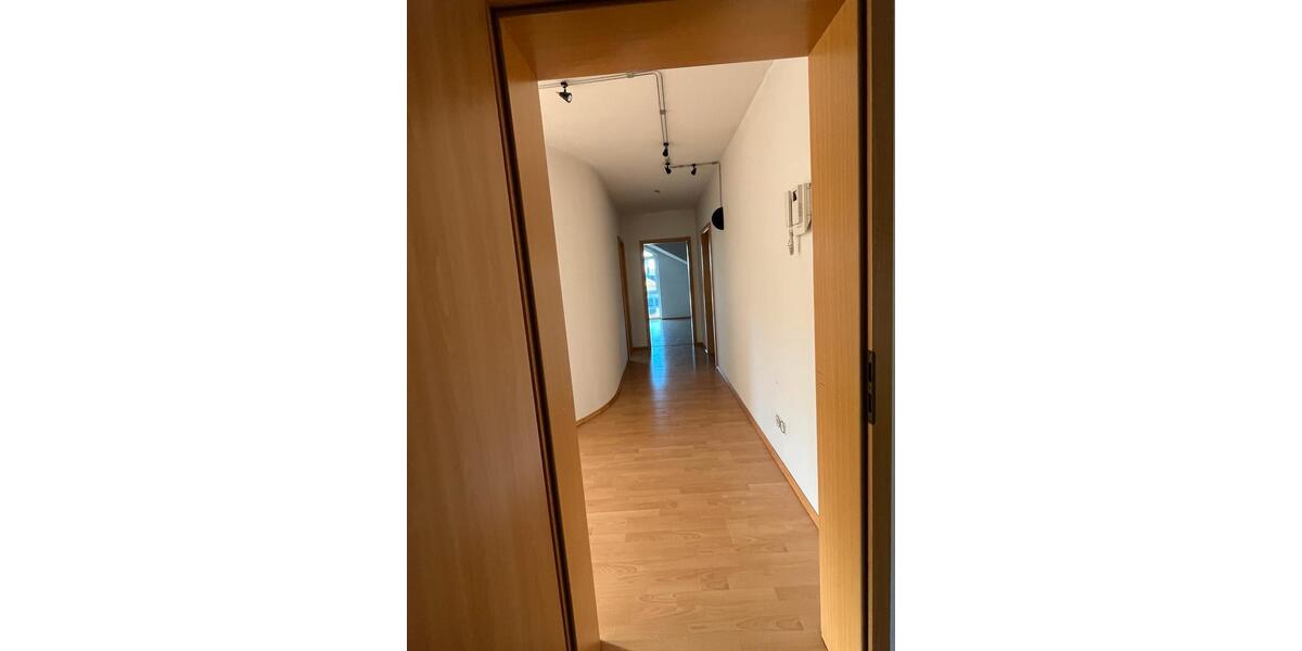 Dachgeschoßwohnung Buseck - 3 Zimmer, 100 m&sup2;, 1.100&euro; | Angebot:26681503