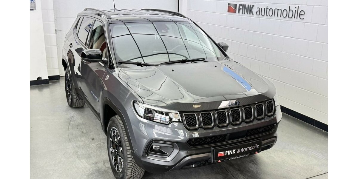 Jeep Compass Trailhawk Plug-In Hybrid 4WD 1.Hand LED 27.100 km 25.890 &euro; Lich 35423