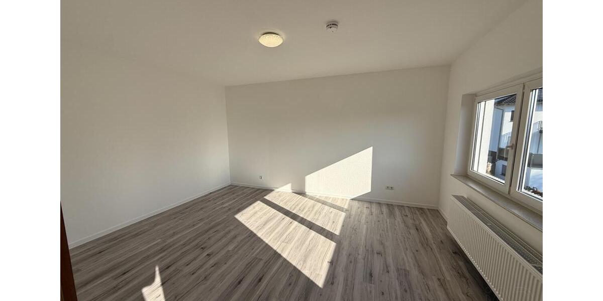 Etagenwohnung Gladenbach - 4 Zimmer, 120 m&sup2;, 990&euro; | Angebot:25327573