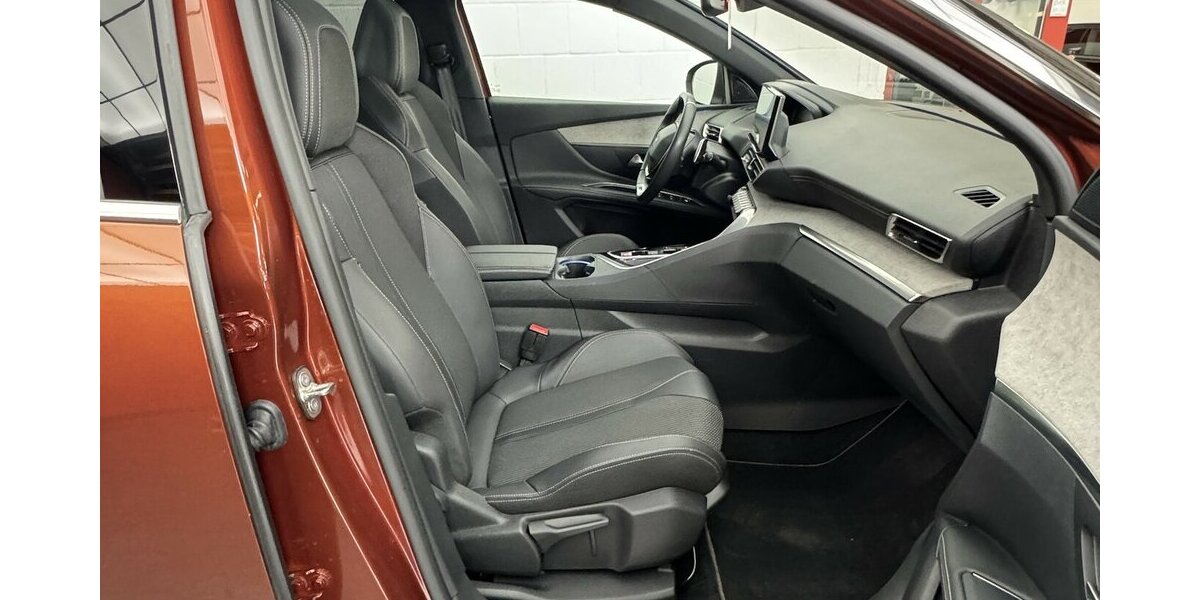 Peugeot 5008 GT 130 BlueHDi 1.Hand Panorama 7 Sitze 29.300 km 28.690 &euro; Lich 35423