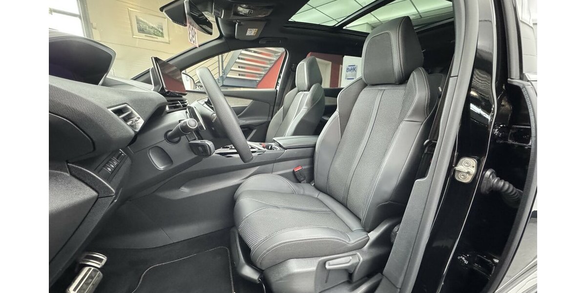 Peugeot 5008 GT 130 Black Edition EAT8 Panoramadach 17.300 km 26.620 &euro; Lich 35423
