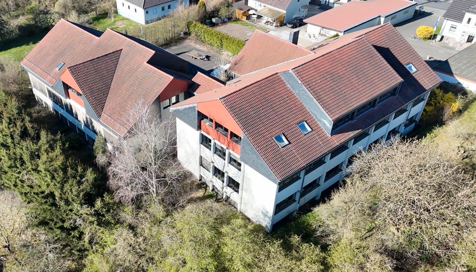 Mehrfamilienhaus, Wohnhaus Homberg (Ohm) - 100 Zimmer, 2.800 m&sup2;, 1.000.000&euro; | Angebot:25867498
