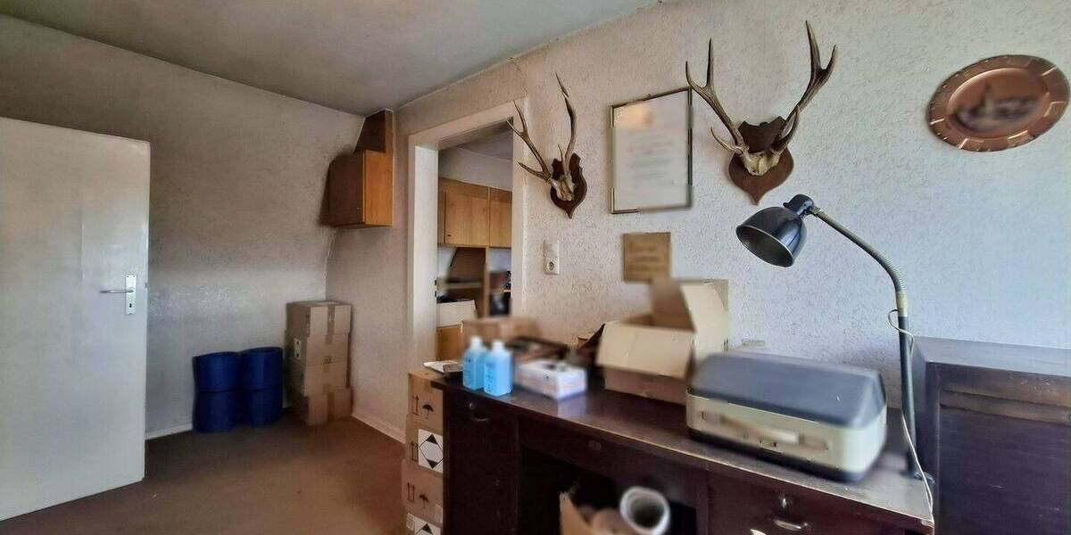 Einfamilienhaus Lich - 9 Zimmer, 245 m&sup2;, 330.000&euro; | Angebot:25685936