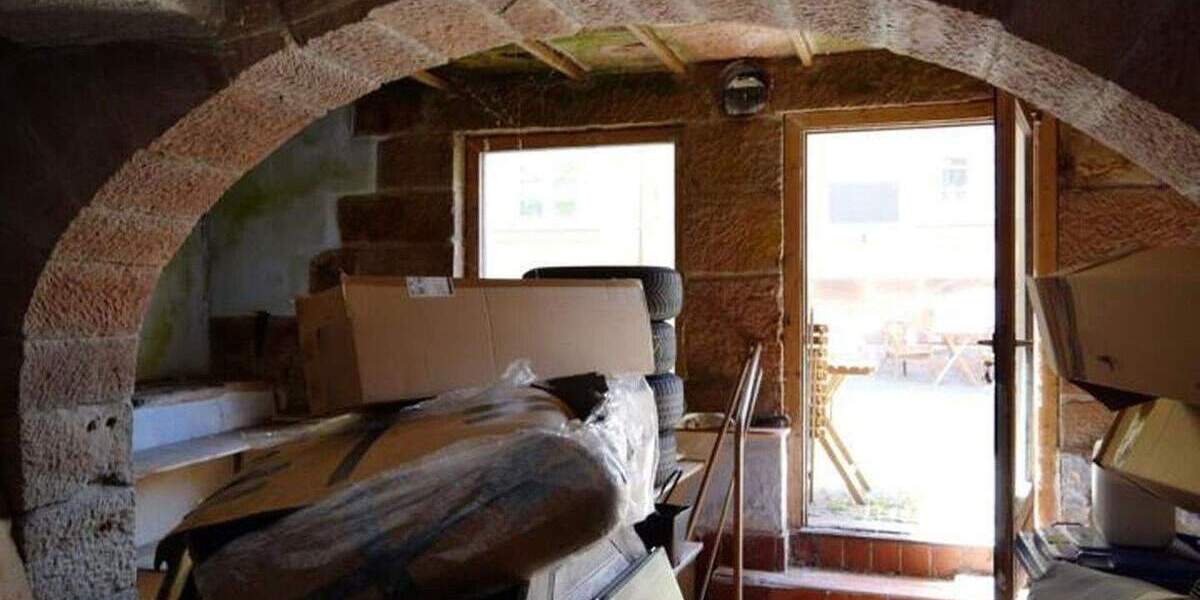 Mehrfamilienhaus, Wohnhaus Marburg - 9 Zimmer, 204 m&sup2;, 415.000&euro; | Angebot:25722758