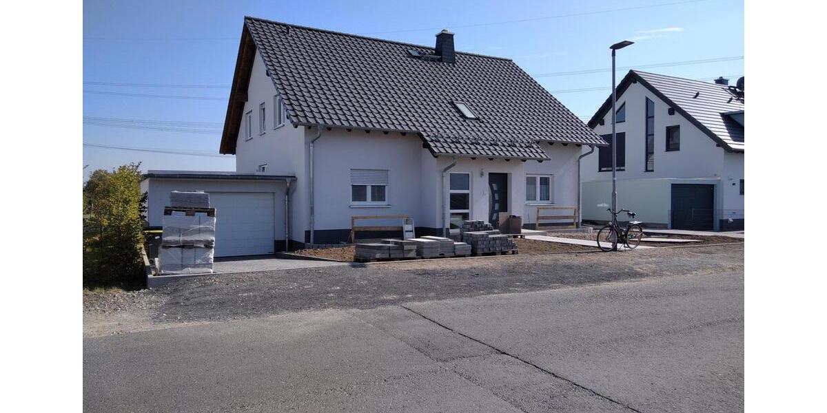 Dachgeschoßwohnung Gießen Allendorf - 3 Zimmer, 100 m&sup2;, 1.200&euro; | Angebot:24940791