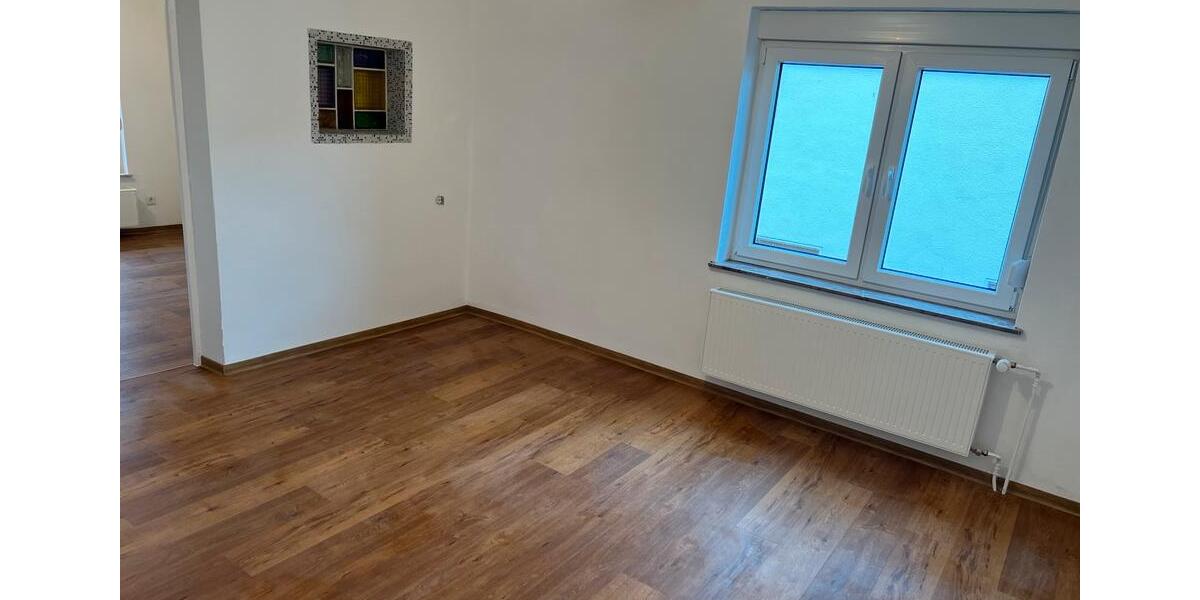 Etagenwohnung Amöneburg - 9 Zimmer, 200 m&sup2;, 1.400&euro; | Angebot:25613866