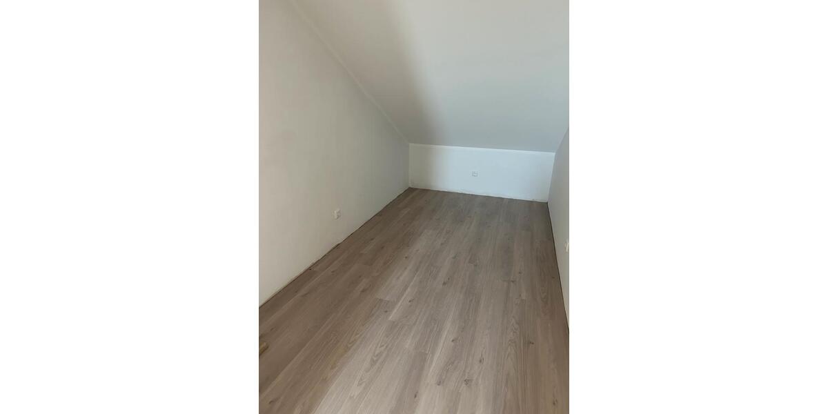 Dachgeschoßwohnung Wettenberg - 2.5 Zimmer, 80 m&sup2;, 850&euro; | Angebot:26636086