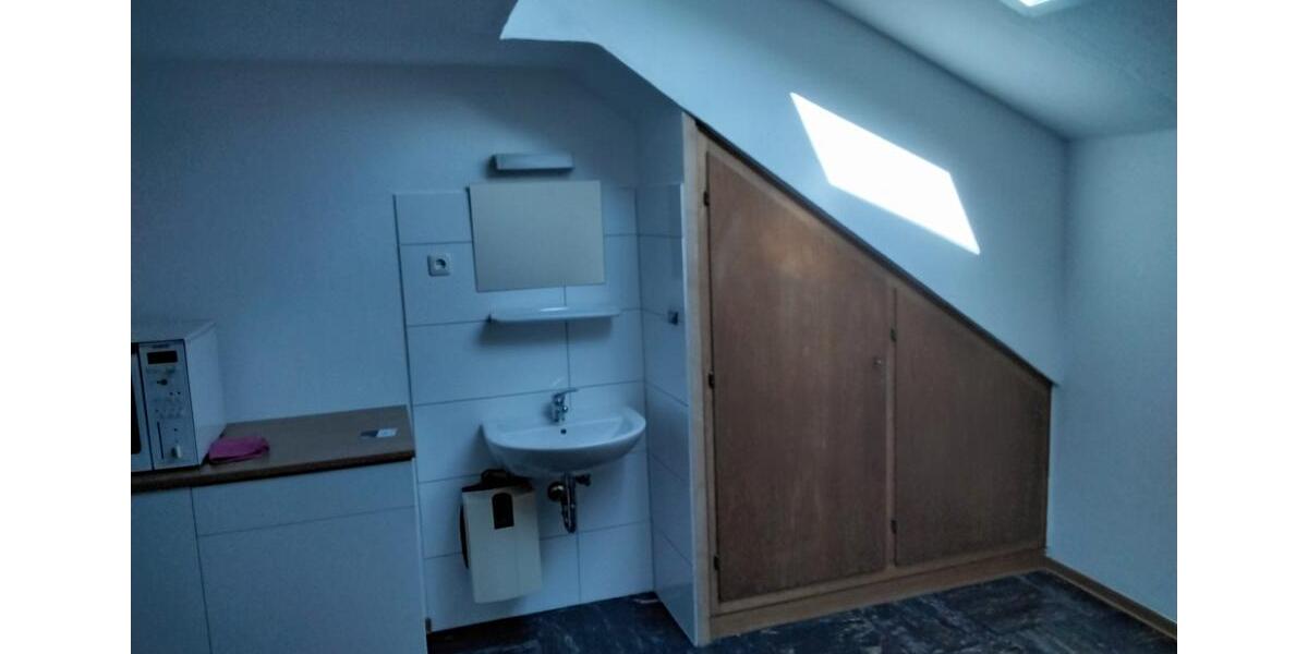 Dachgeschoßwohnung Gießen Allendorf - 1 Zimmer, 22 m&sup2;, 140&euro; | Angebot:26478413