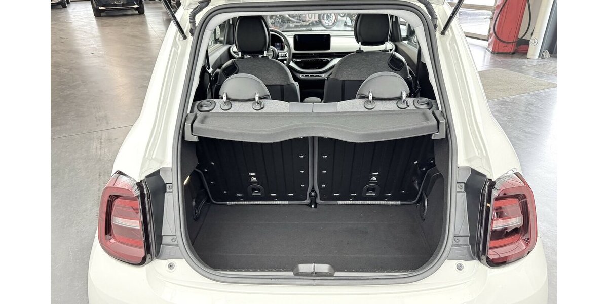 Fiat 500e Icon 1.Hand 42kWh Sitzheizung Kamera 11.300 km 18.770 &euro; Lich 35423