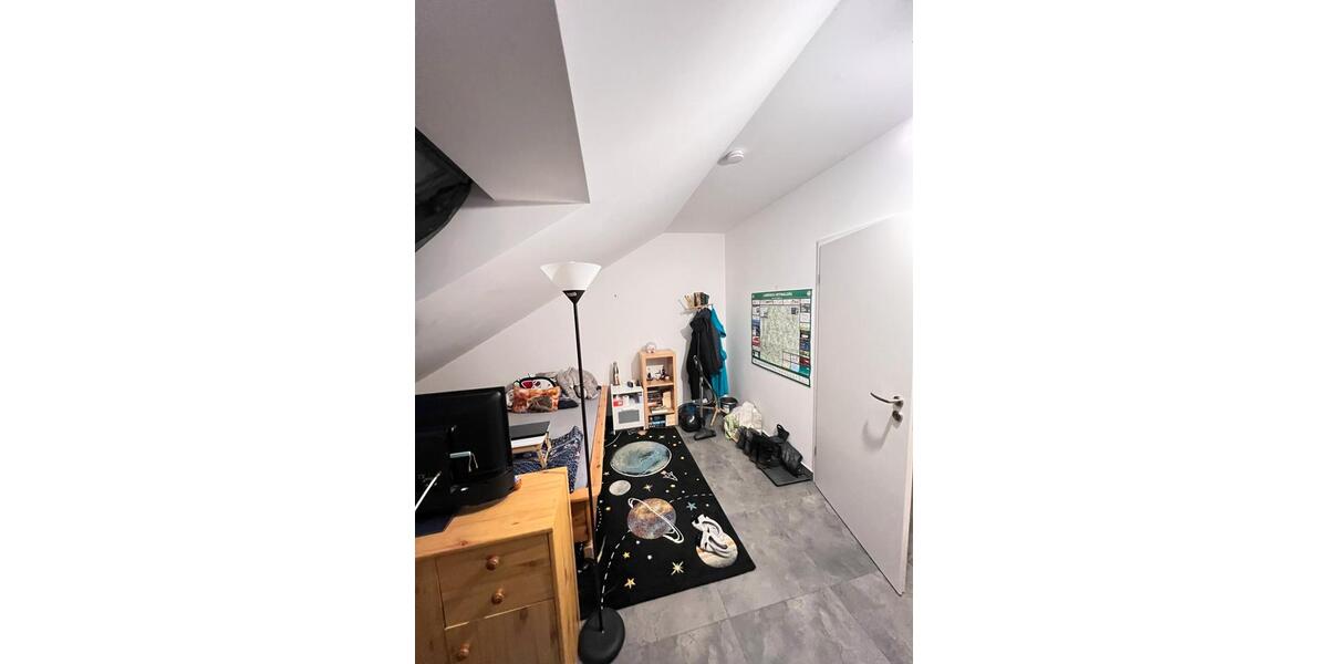 Dachgeschoßwohnung Gießen - 3 Zimmer, 105 m&sup2;, 520&euro; | Angebot:25752113