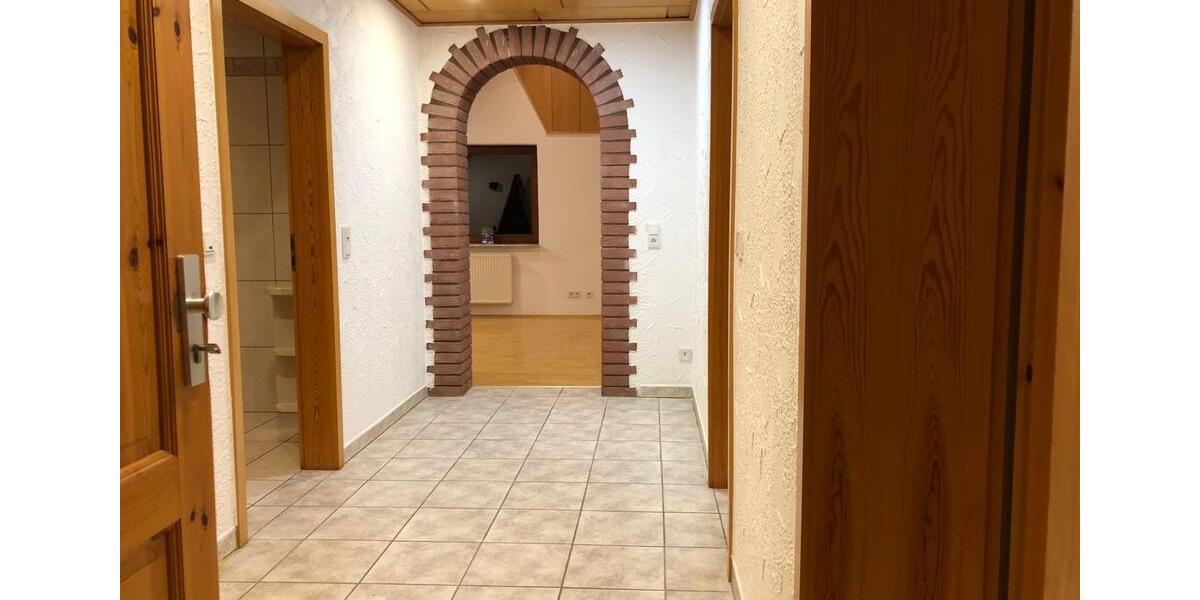 Dachgeschoßwohnung Marburg - 3 Zimmer, 95 m&sup2;, 950&euro; | Angebot:25261049