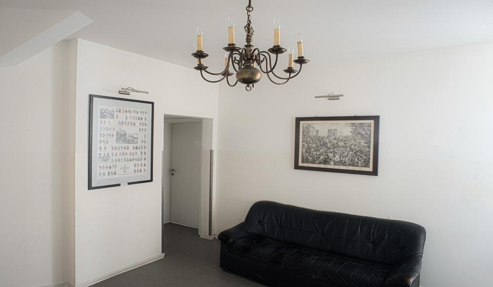 Etagenwohnung Gießen Anneröder Siedlung - 7 Zimmer, 250 m&sup2;, 250&euro; | Angebot:25056859