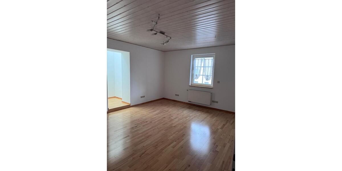 Etagenwohnung Sinn - 3 Zimmer, 96 m&sup2;, 870&euro; | Angebot:25542861
