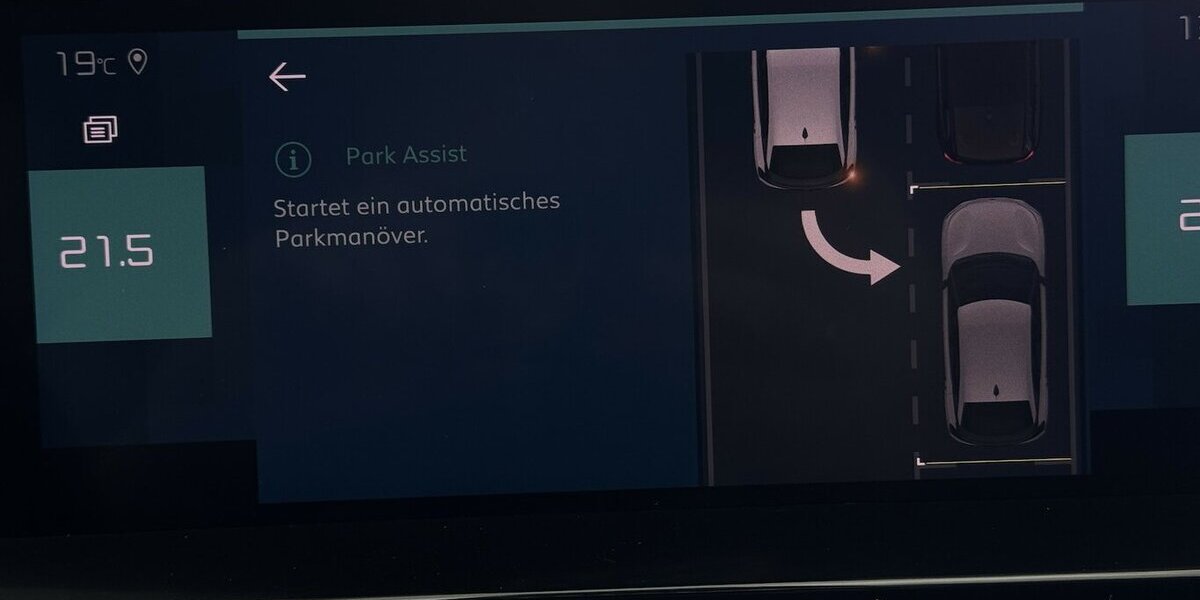 Citroen e-C4 e- 136 Shine 50 KWh LED CARPLAY 43.800 km 16.570 &euro; Lich 35423