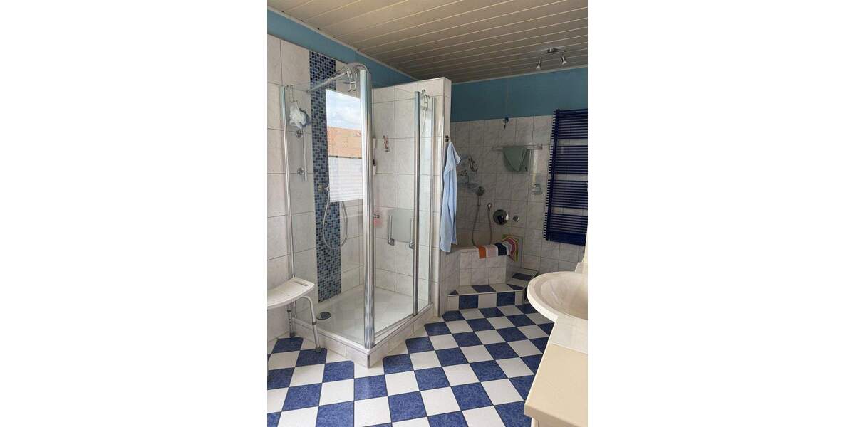 Mehrfamilienhaus, Wohnhaus Lollar - 8 Zimmer, 246 m&sup2;, 550.000&euro; | Angebot:25659213