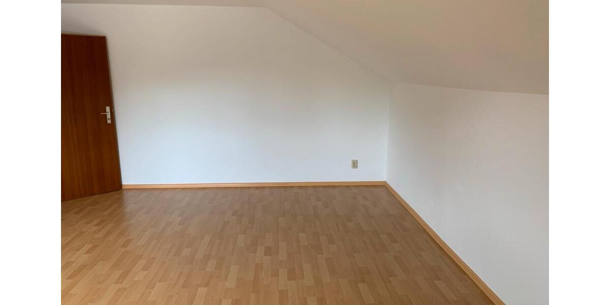Dachgeschoßwohnung Reiskirchen - 3 Zimmer, 82 m&sup2;, 560&euro; | Angebot:25804446